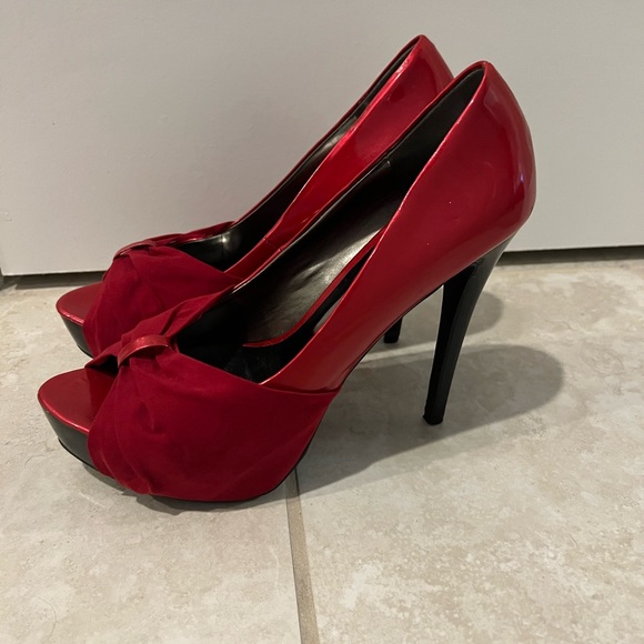 NWOT Red Hot Carlos Santana Open Toe Stiletto Heels 👠 Size 10 - Picture 2 of 4